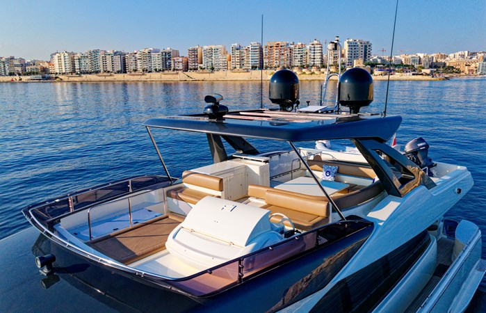 2010 FERRETTI YACHTS 800