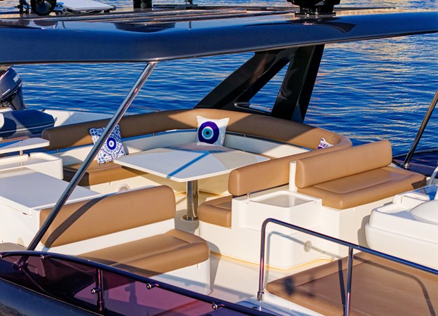 2010 FERRETTI YACHTS 800