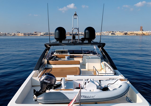 2010 FERRETTI YACHTS 800