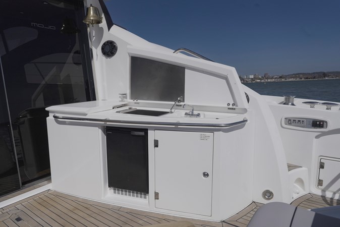 PREDATOR 62 2007 64' 5" SUNSEEKER