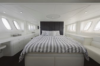 PREDATOR 62 2007 64' 5" SUNSEEKER