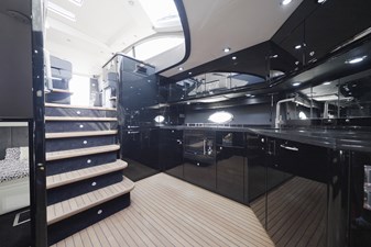 PREDATOR 62 2007 64' 5" SUNSEEKER