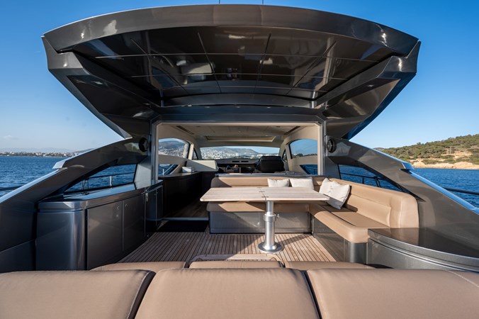 2008 65' 3" PERSHING