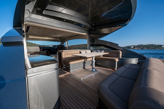 2008 65' 3" PERSHING