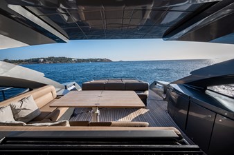 2008 65' 3" PERSHING