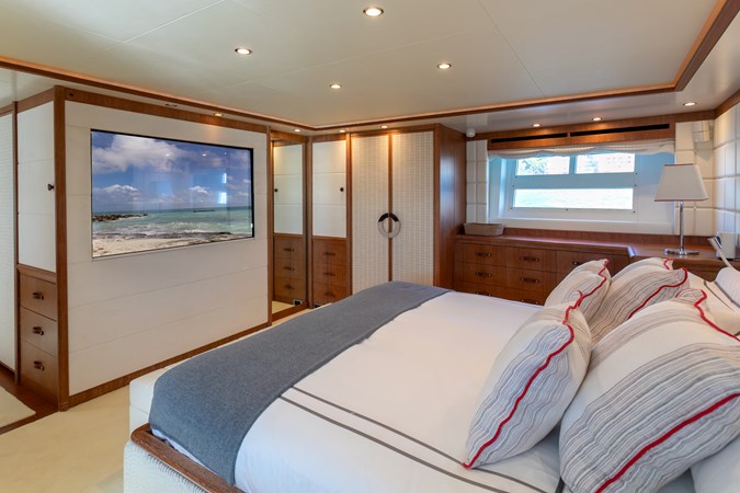 2010 106' 0" ASTONDOA