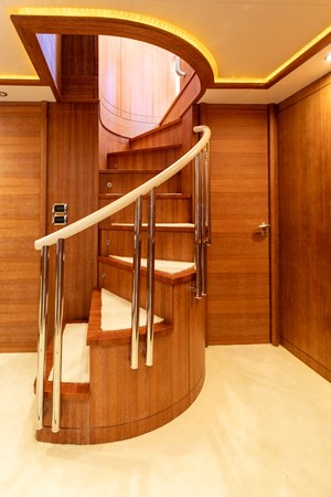 2010 106' 0" ASTONDOA