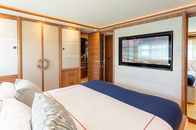 2010 106' 0" ASTONDOA