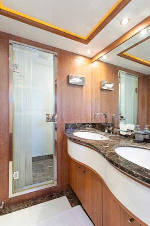 2010 106' 0" ASTONDOA