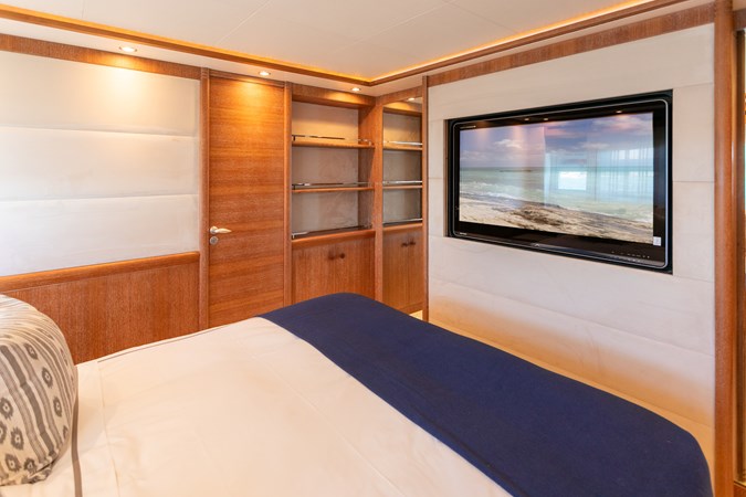 2010 106' 0" ASTONDOA