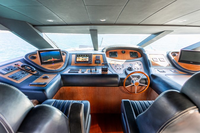 2010 106' 0" ASTONDOA