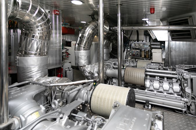 2010 106' 0" ASTONDOA