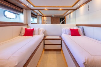 2010 106' 0" ASTONDOA