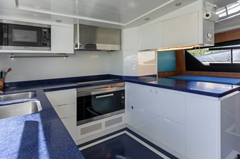 2010 106' 0" ASTONDOA