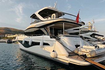 2025 PRINCESS YACHTS Princess Y72 - photo 3
