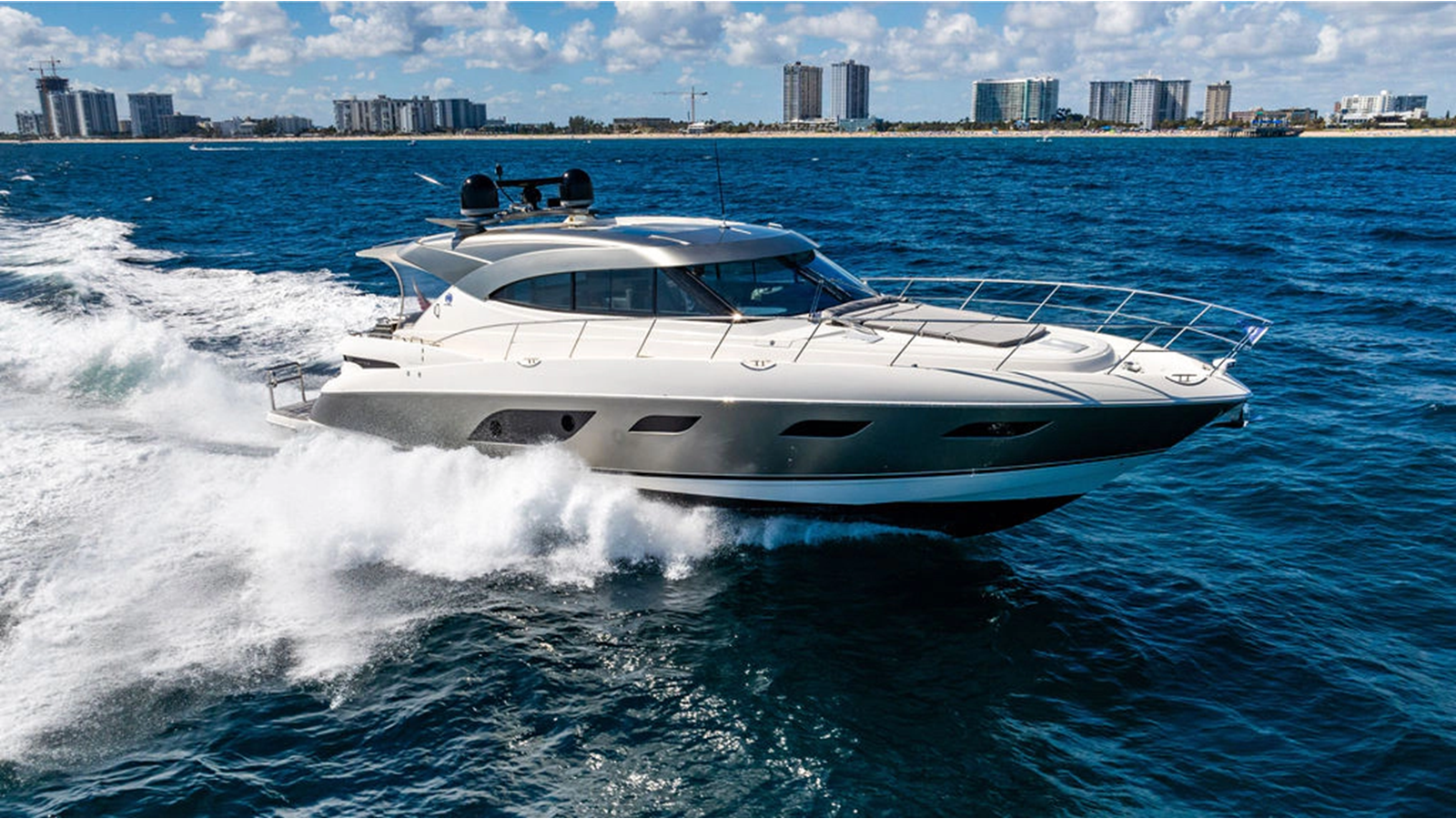 2022 Riviera 6000 Sport Yacht Platinum Edition