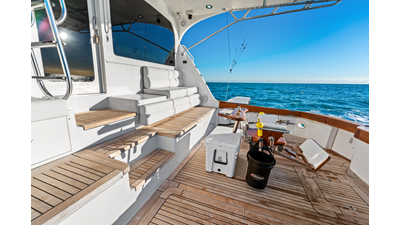 2011 HATTERAS Enclosed Bridge - photo 6