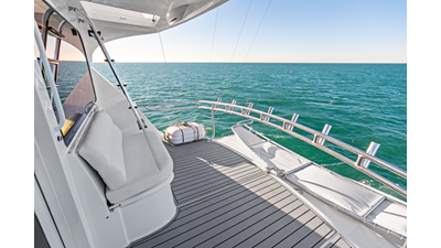 2011 HATTERAS Enclosed Bridge - photo 10