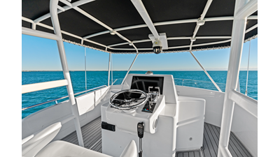 2011 HATTERAS Enclosed Bridge - photo 12