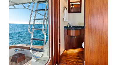 2011 HATTERAS Enclosed Bridge - photo 23