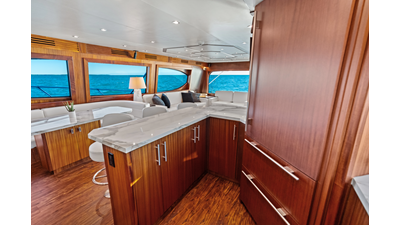 2011 HATTERAS Enclosed Bridge - photo 28