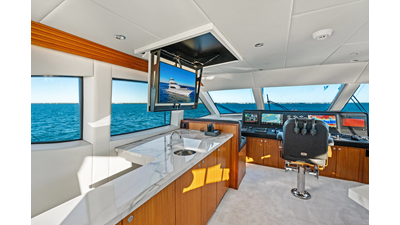 2011 HATTERAS Enclosed Bridge - photo 30