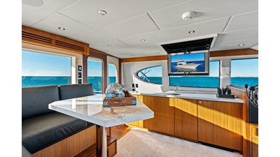 2011 HATTERAS Enclosed Bridge - photo 33