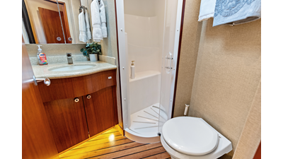 2011 HATTERAS Enclosed Bridge - photo 43