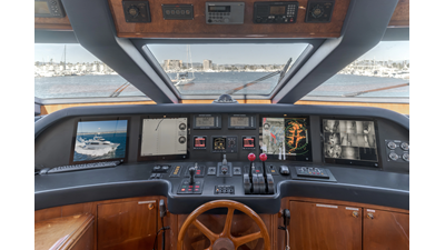 2002 DESTINY 104 Raised Pilothouse - photo 33