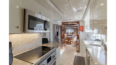 2002 DESTINY 104 Raised Pilothouse - photo 34
