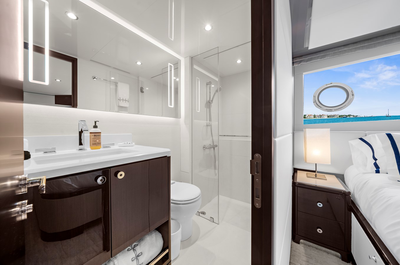 Starboard VIP En-Suite Head