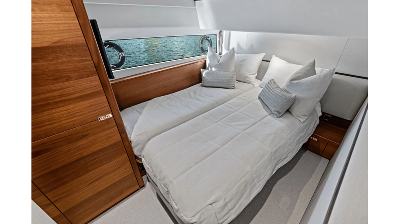 Photo of PRINCESS YACHTS R&R 65'