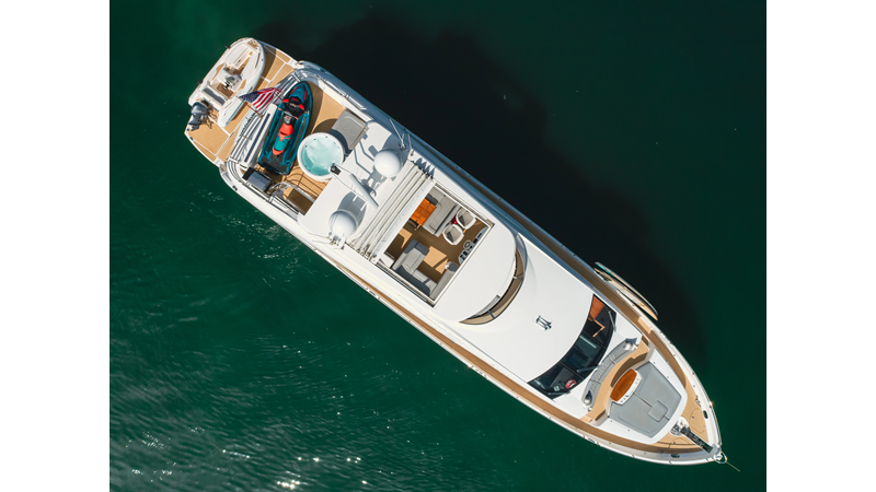 2011 SUNSEEKER 88 Yacht