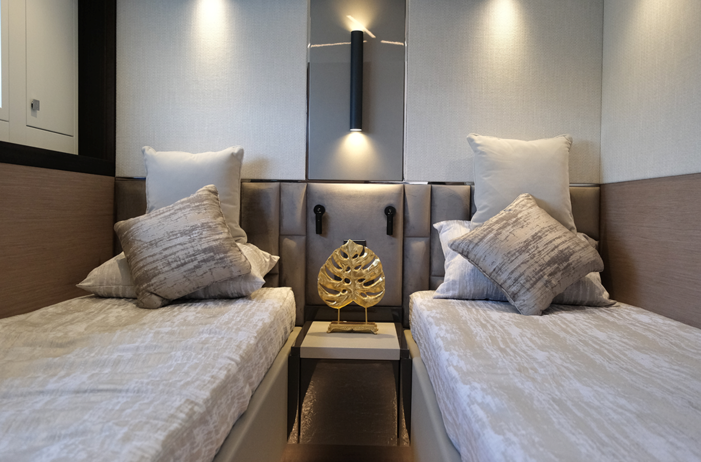 2025 Sunseeker Manhattan 68 | Immediate Delivery | Dubai — photo 3