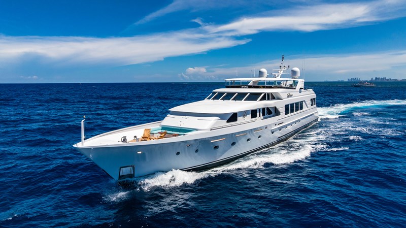 2000 CHRISTENSEN Raised Pilothouse