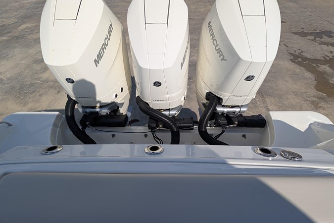 Photo of BOSTON WHALER . 35'