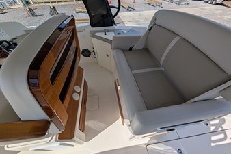 2024 BOSTON WHALER 350 Realm - photo 1