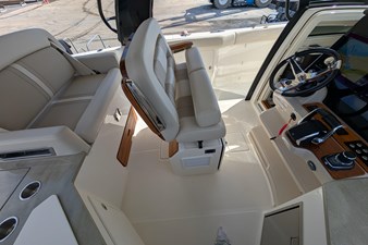 2024 BOSTON WHALER 350 Realm - photo 4