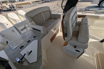 2024 BOSTON WHALER 350 Realm - photo 5