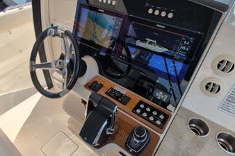 2024 BOSTON WHALER 350 Realm - photo 8