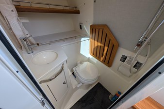 2024 BOSTON WHALER 350 Realm - photo 23