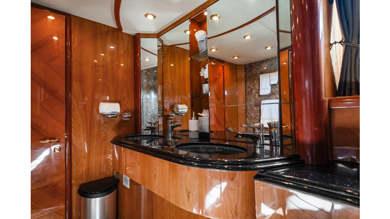 Photo of SUNSEEKER VANGUARD 82'
