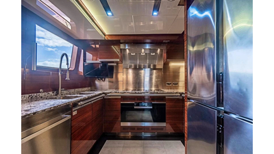2011 BENETTI YACHTS Classic 121 - photo 17