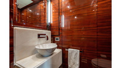 2011 BENETTI YACHTS Classic 121 - photo 20