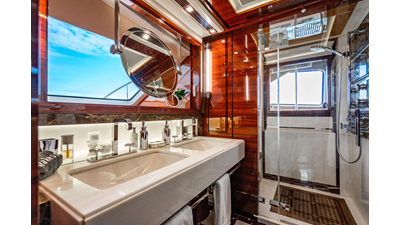 2011 BENETTI YACHTS Classic 121 - photo 31