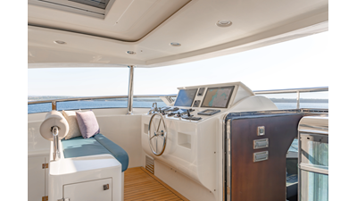 2011 MENGI YAY Raised Pilothouse - photo 10