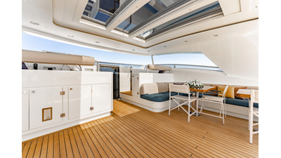 2011 MENGI YAY Raised Pilothouse - photo 13