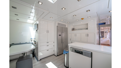 2011 MENGI YAY Raised Pilothouse - photo 37