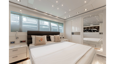 2011 MENGI YAY Raised Pilothouse - photo 50