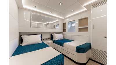 2011 MENGI YAY Raised Pilothouse - photo 52